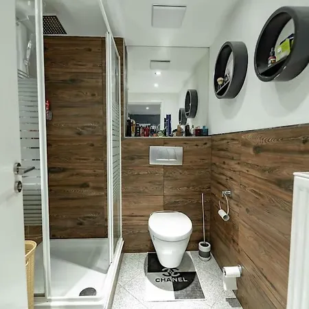 Loftwohnung 270 Qm Mit Fitnesstudio דירה *